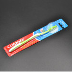 Зубна щітка "Colgate" / Extra clean / medium / 1 шт